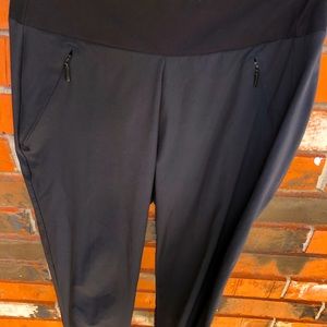 Athleta size 0 Capri jogger with side zip and back pockets